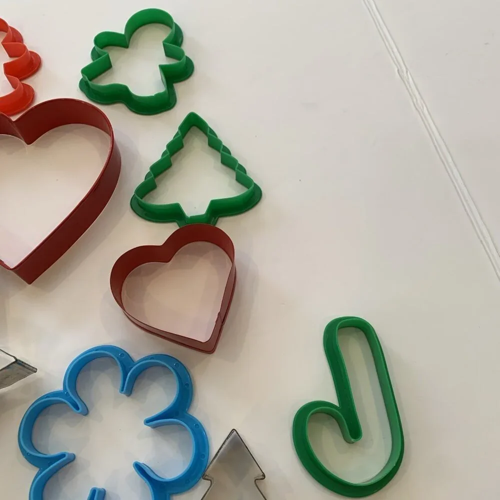 Set of 13 Plastic and Metal Cookie Cutters Biscuit Cutters
